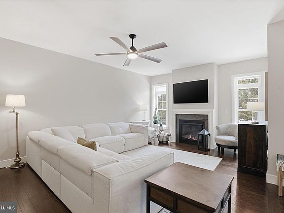 2nd image of 339 Bowyer Ln