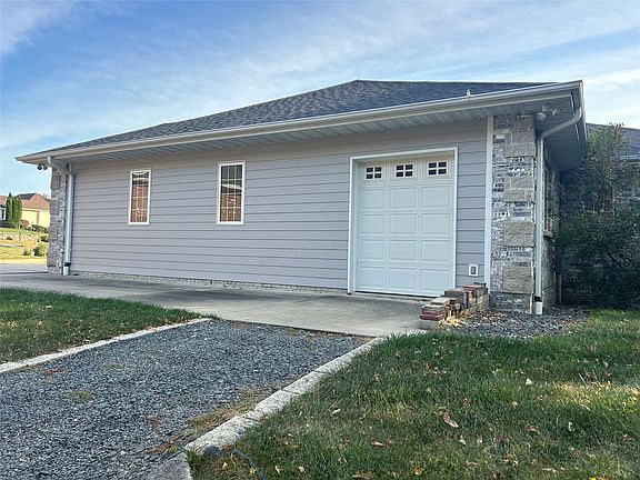 2nd image of 1811 Apple Ln