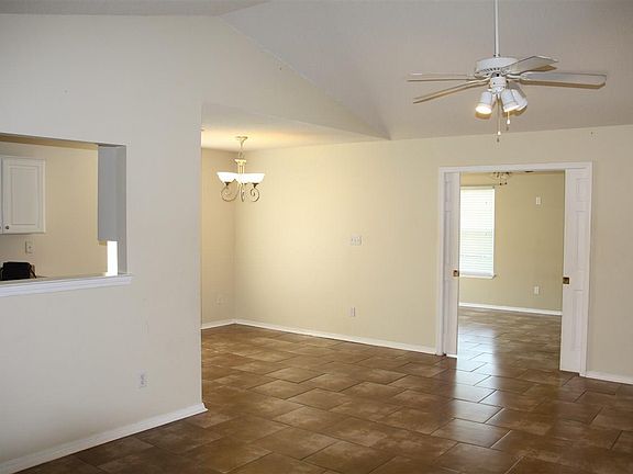 3rd image of 662 Hanley Downs Dr