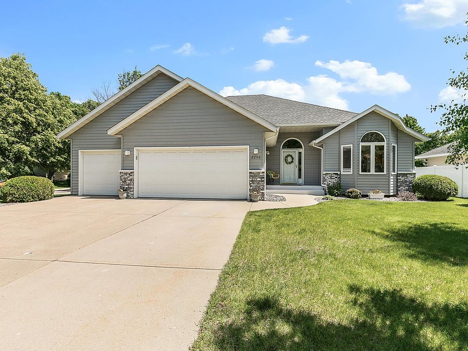 1st image of 2206 Viking Dr