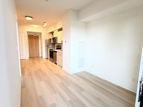 4th image of 2839 Jane St #302