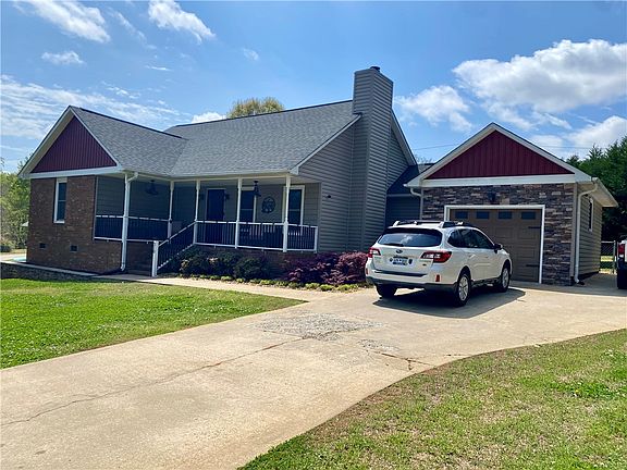 2nd image of 210 Twin Lakes Dr