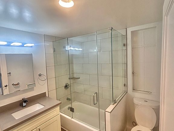 3rd image of 900 Chestnut St #306