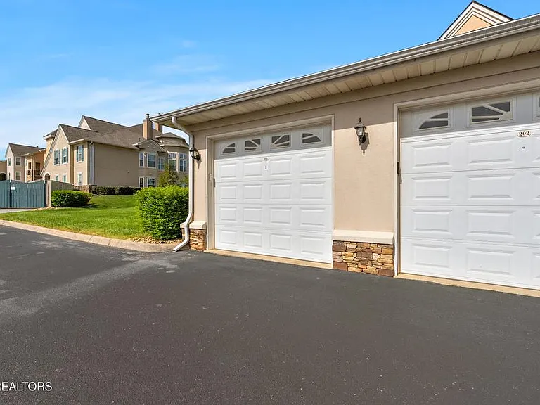 565 Rarity Bay Pkwy #201 — Photo 28