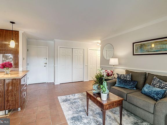 4th image of 5250 Valley Forge Dr APT 208
