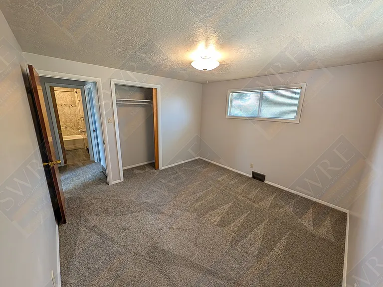 460 Jensen St — Photo 11