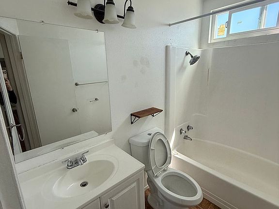 5th image of 1043 Law St APT 8