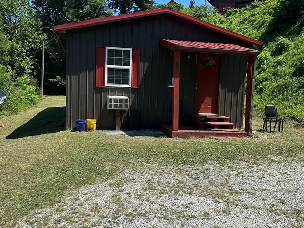 65 Clark Cemetery Rd