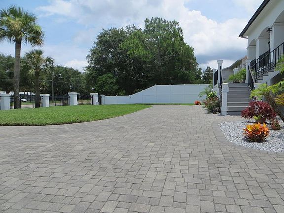 5th image of 6020 Heckscher Dr