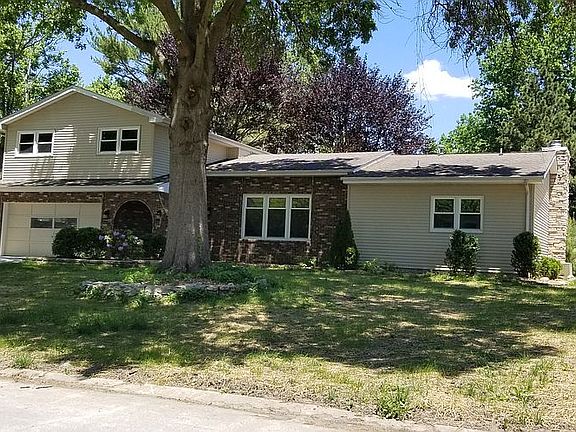 3rd image of 520 Flaggland Dr