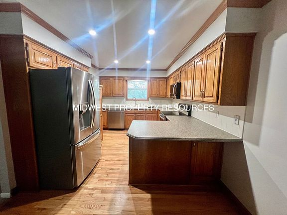 2nd image of 304 SE Onyx Dr