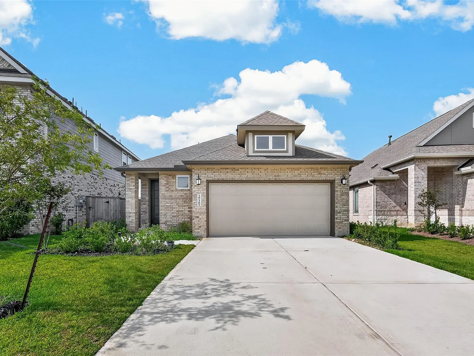 3 bed, 2.0 bath, 1749 sqft, $1,900 — Photo 3