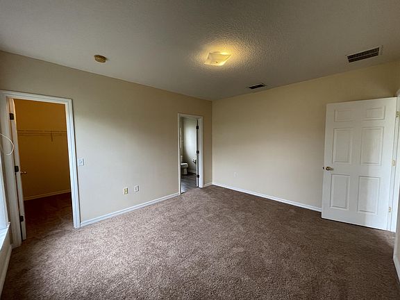 3rd image of 935 Cumberland Dr