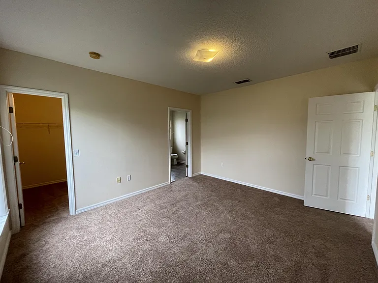 935 Cumberland Dr — Photo 3