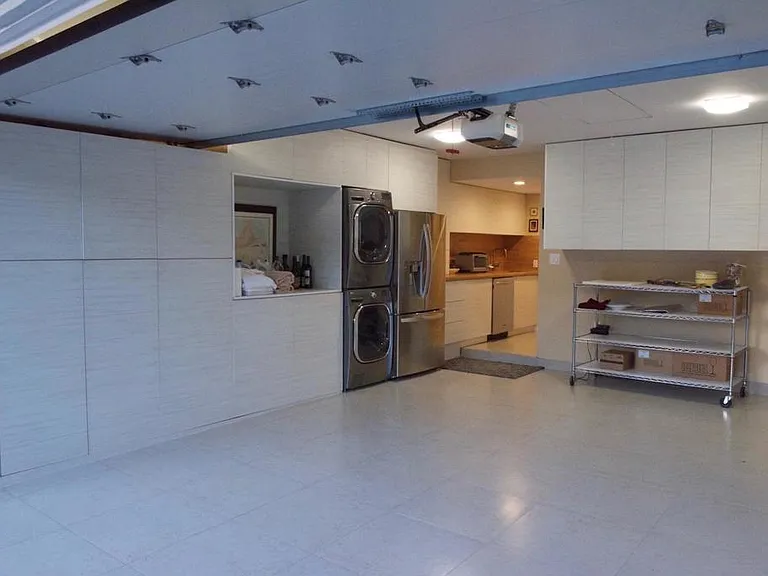 411 Windjammer Cir — Photo 16