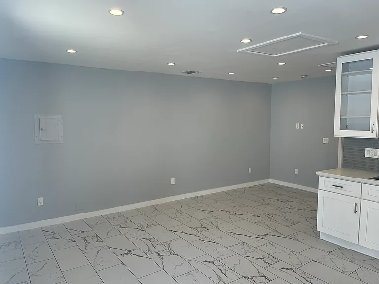 1201 N Niagara St #101 — Photo 3