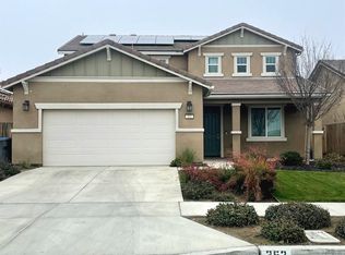 352 17th St, Kerman, CA 93630