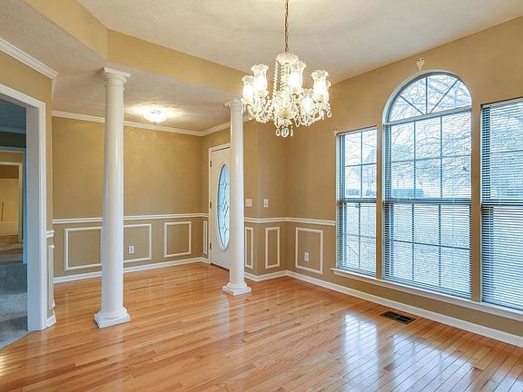 3rd image of 114 Spicer Ct