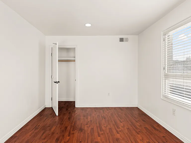 2673 Menlo Ave #3 — Photo 34