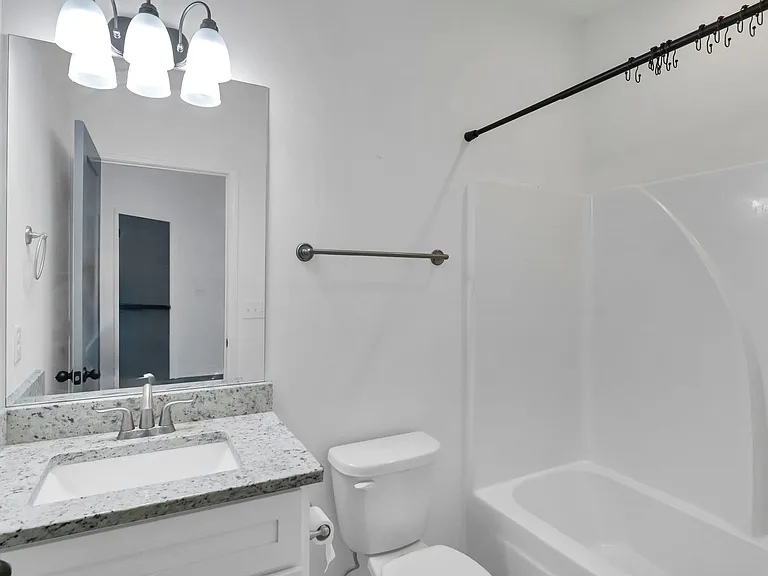 2035 Rosewood Dr — Photo 33