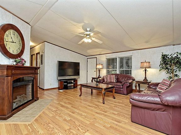 3rd image of 138 Jewell St