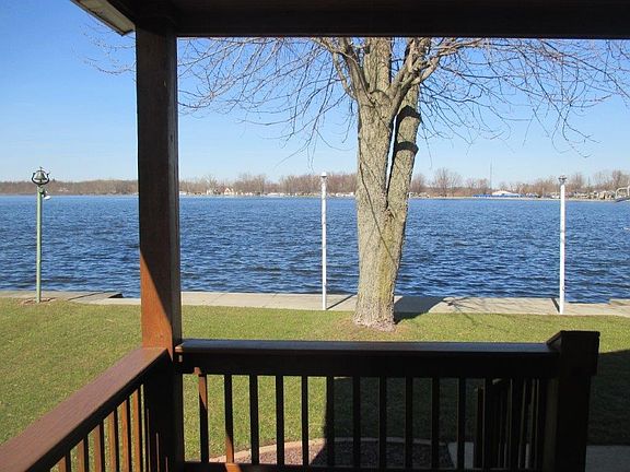 4th image of 108 W Waldron Lake Dr