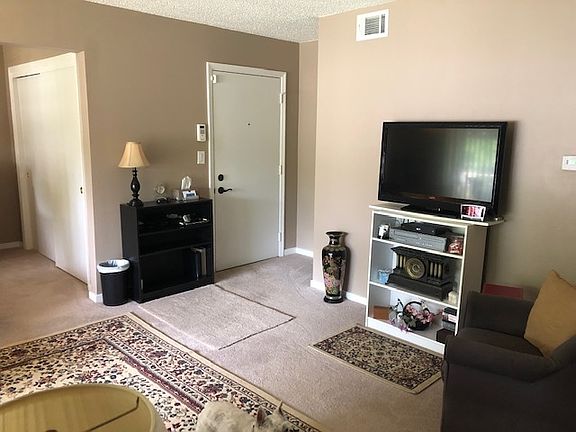 3rd image of 222 Buckingham Dr