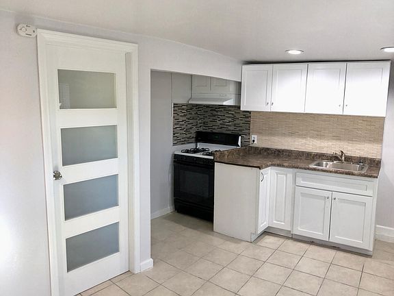 5th image of 806 W Bagnall St