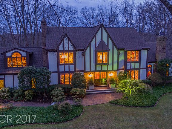 2nd image of 821 Stonewall Ct