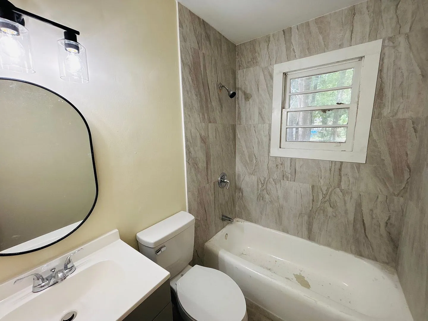 3 Bedroom Single Family House 6804 Anders Dr in Mobile, AL 36608 — Photo 3