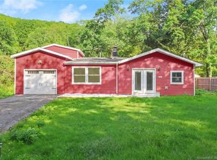 90 Nearbrook Dr, Newtown, CT 06470