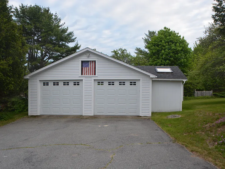 503 Surry Rd — Photo 2