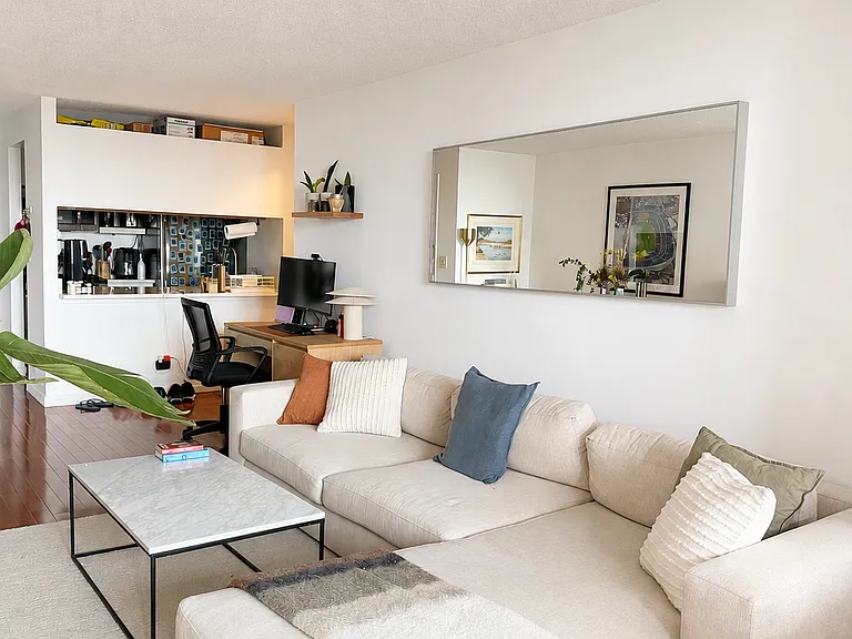 200 Rector Pl #11F — Photo 3