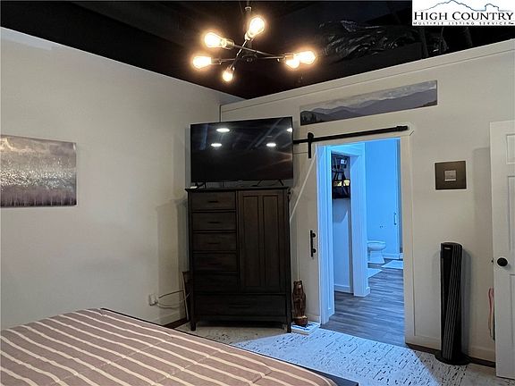 4th image of 215 S Jefferson Avenue #105