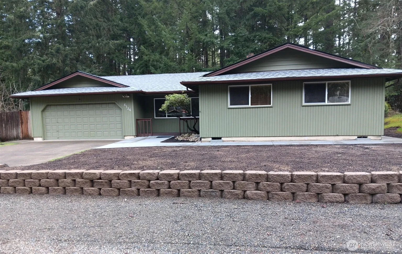 4326 Glen Terra Drive SE photo 1
