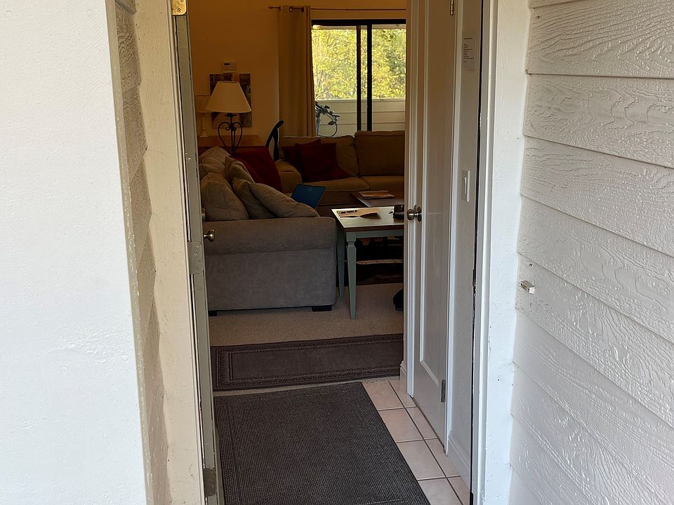 1st image of 15 Tudor Ct