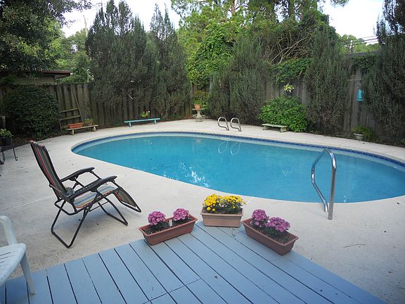 3rd image of 2807 Canary Dr