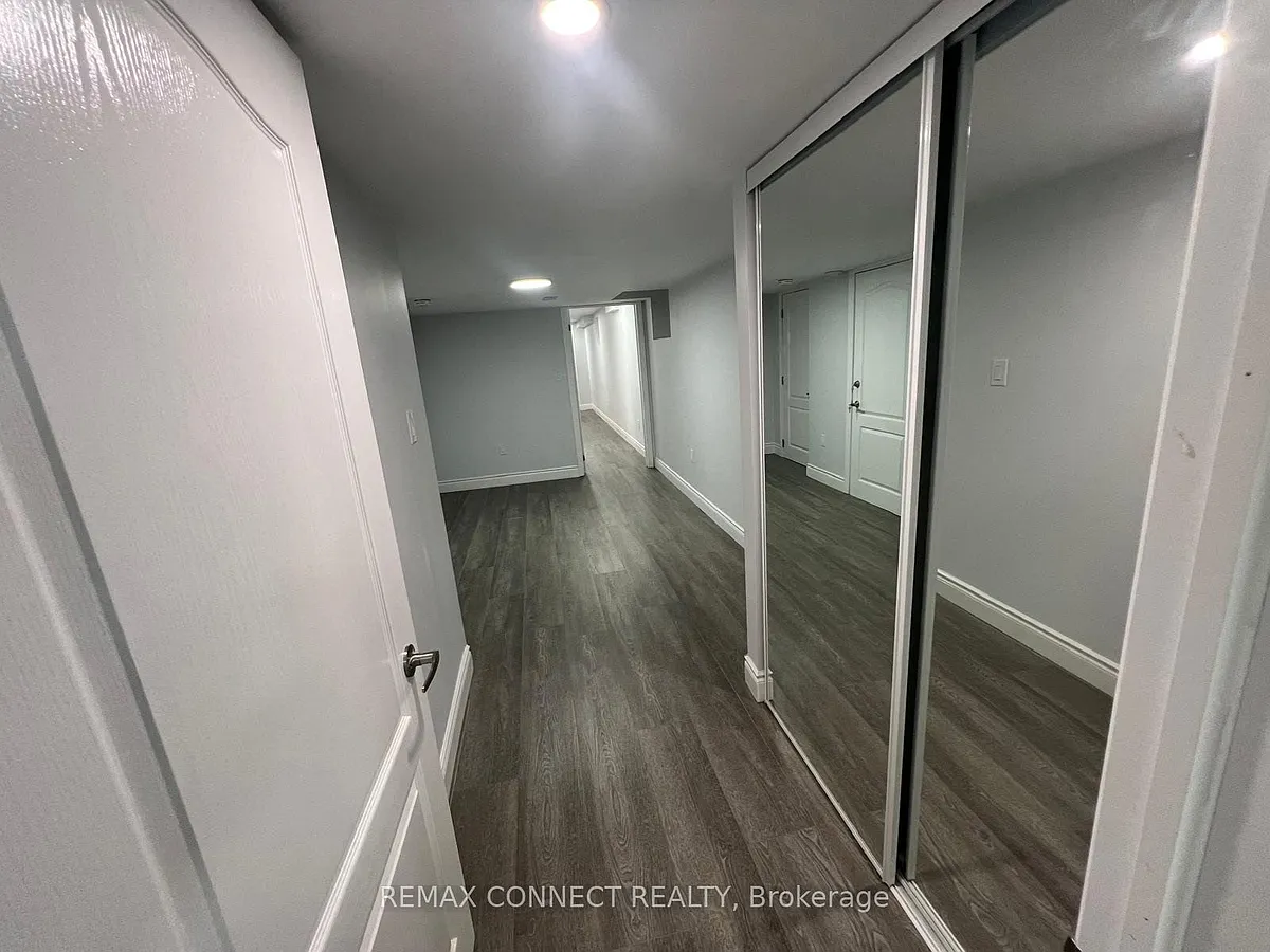 Building Photo - 8 Evanwood Cres #BASEMENT