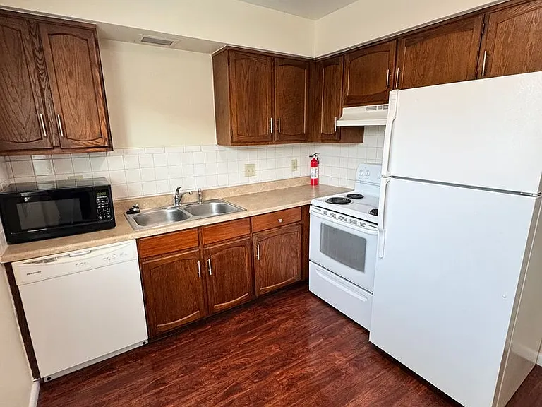 Washington Blvd Apartments — Photo 5
