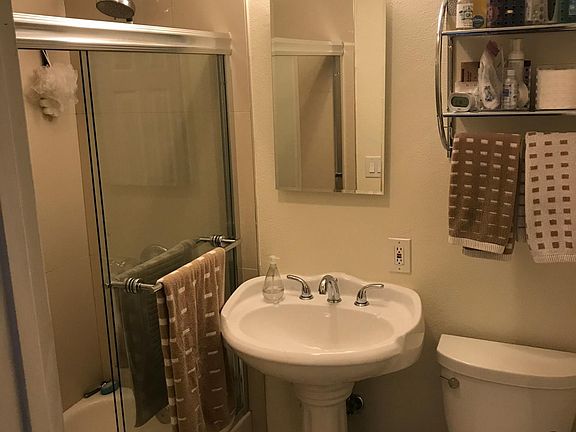 5th image of 897 Altamont Ct