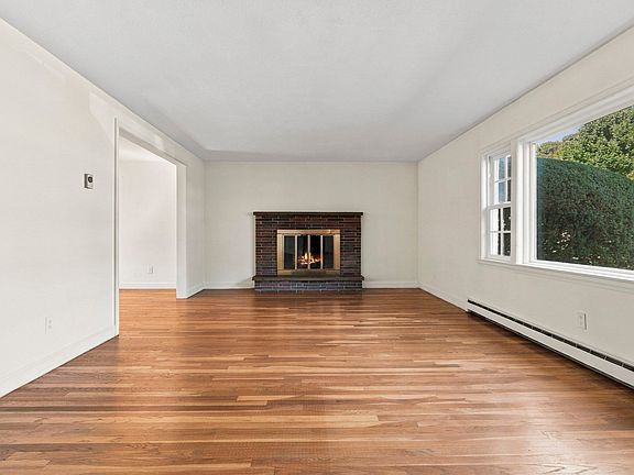 4th image of 25 Lawndale Rd