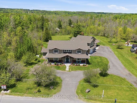 2nd image of 190 Lakeshore Rd