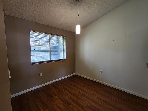 4th image of 20205 Glenmoor Dr