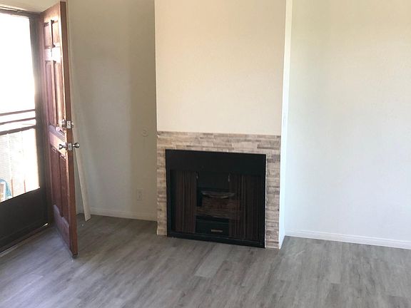 electric log fireplace