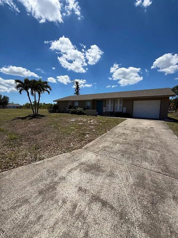 3 bed, 2.0 bath, 1092 sqft, $2,300 — Photo 2