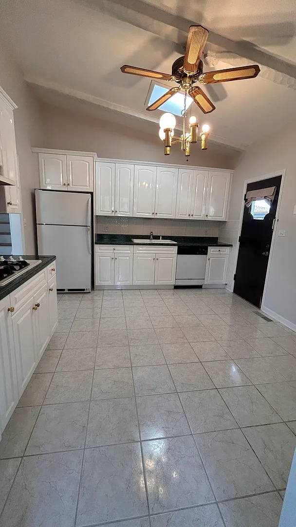 3 bed, 1781 sqft, $2,995 — Photo 2