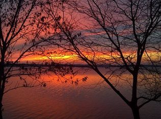 12115 N Ogden Point Rd, Syracuse, IN 46567