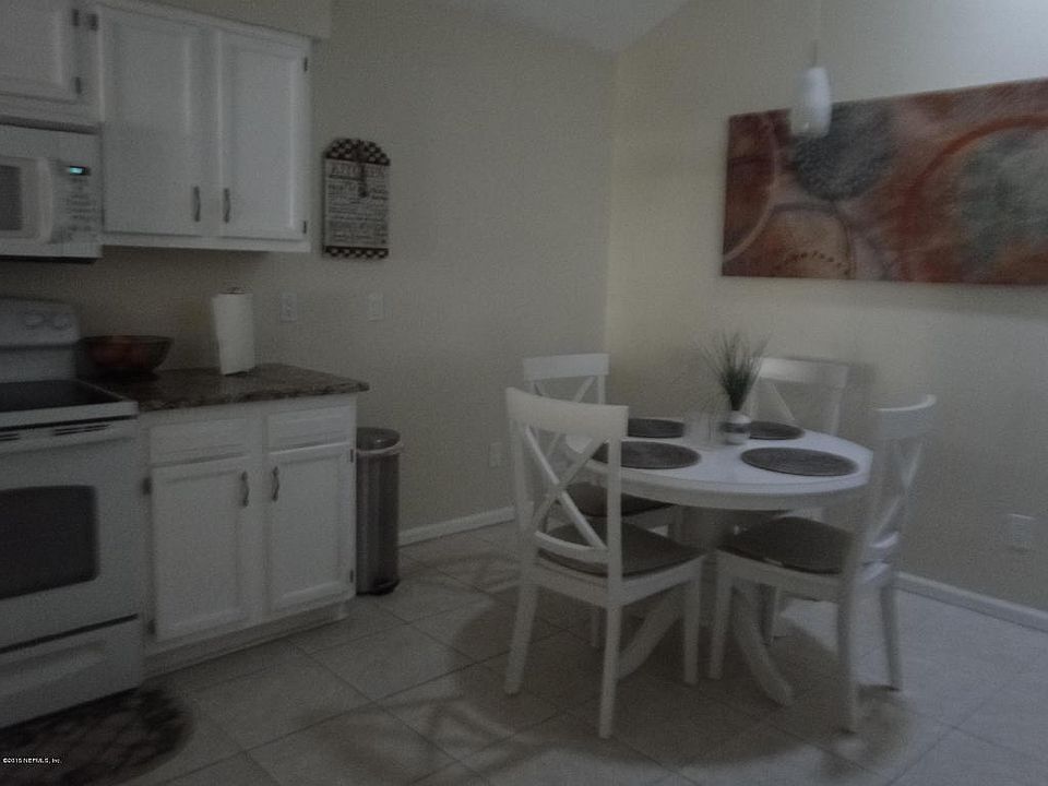 1st image of 3985 Meadowview Dr N