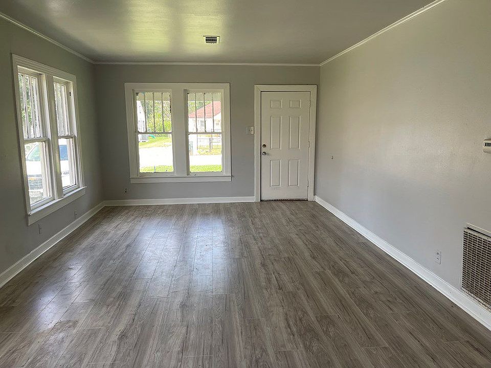 2nd image of 5037 5th St