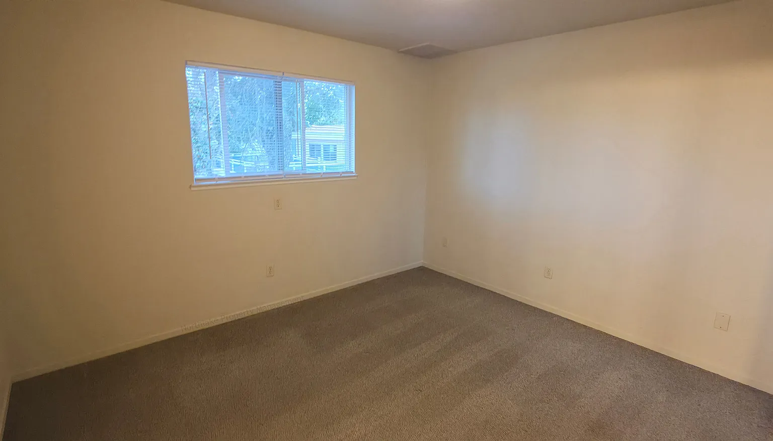 2657 Lakeshore Blvd — Photo 3